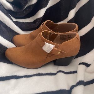Brown chunky heel booties Size: 9